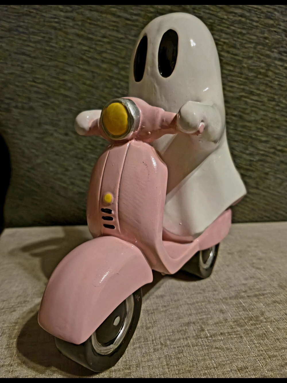 Viral Pink-O-Ween Ceramic Ghost Riding Scooter Figurine – Pastel Summerween NWT - Picture 7 of 7